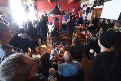 Protestní akce v kavárně Evžen v Opavě.