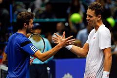 Tomáš Berdych v semifinále turnaje v Bangkoku proti Gillesu Simonovi