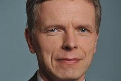 Proč je Česko v rekordním přebytku? Ekonom odpovídal