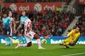 Bony Wilfried střílí branku v dresu Stoke City