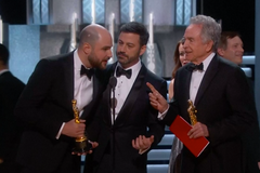 Oscary se udělovaly nadvakrát. Omylem vyhlásili La la Land, vyhrál Moonlight