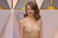 Luxusní róby na Oscarech. Na červeném koberci oslnila Emma Stoneová