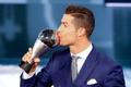 Galavečer FIFA 2017: Cristiano Ronaldo s trofejí pro Fotbalistu roku