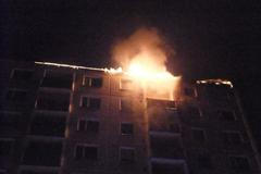 Požár paneláku v Jirkově na Chomutovsku