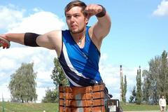 Zbyněk Sýkora při hodu diskem