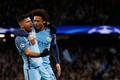 Sergio Aguero a Leroy Sane slaví gól Manchesteru City
