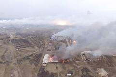 Dron natočil zkázu na Ukrajině po výbuchu muničního skladu