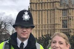 Poslední fotografie policisty Keitha Palmera, který zemřel při útoku v Londýně. Vyfotila se s ním Staci Martinová.