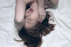 Vysoká škola bourá stereotypy. Vyzývavým spotem láká dívky na technické obory