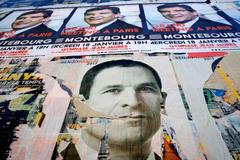 Plakáty Arnauda Montebourga a Benoita Hamona (dole). První neuspěl, druhý překvapivě vyhrál v prvním kole primárek socialistů.