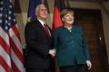 Mike Pence s Angelou Merkelovou