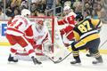 NHL, Pittsburgh-Detroit: Sidney Crosby (87) - Luke Glendening (41), Petr Mrázek (34) a Brendan Smith (2)