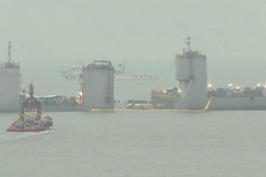 Potopený trajekt Sewol vyzdvihli po třech letech na hladinu