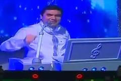 Turkmeni mají prezidenta všeuměla a všeználka. Odteď může vládnout do smrti