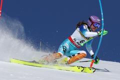 Radost i kotrmelce mezi tyčkami. Slalomářky se popraly o medaili, Strachová k ní byla blízko