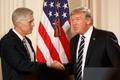 Trump a budoucí soudce nejvyššího soudu Neil Gorsuch