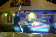 Student se stal slavným poté, co zažongloval pro policii