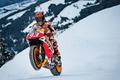 Marc Marquez na Hondě MotoGP sjíždí slavný Hahnenkamm