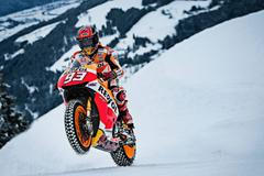Marc Marquez na Hondě MotoGP sjíždí slavný Hahnenkamm