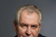 Do 30 vteřin: Portrét Zemana mizí ze škol