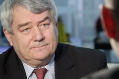 NATO je k ničemu, referendum by mohlo být i o EU, mír musí garantovat Rusko, Čína a USA, říká Filip