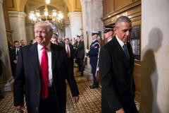 Americký prezident Donald Trump a jeho předchůdce Barack Obama.