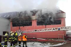 Požár lakovny u Prahy