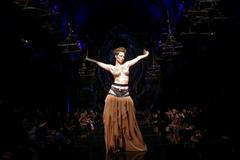 I bez prsou a bradavek jsem žena. Týden módy ovládly modelky, které porazily rakovinu prsu