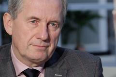 Vracíme se do časů sociálního inženýrství, spoléháme se, že stát se postará, říká soudce Baxa