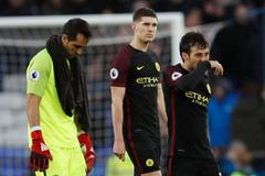 Smutní Claudio Bravo, John Stones a David Silva