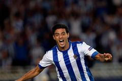 San Sebastian vs. Lyon, play off Ligy mistrů (Carlos Vela)