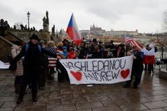 Příznivci amerického velvyslance v ČR