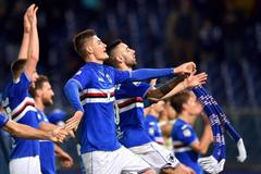 Patrik Schick se raduje se spoluhráči po derby s FC Janov