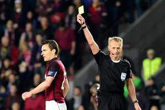 David Lafata a rozhodčí