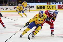Švédské hokejové hry: Česko - Švédsko: Alexander Johansson a Jan Rutta