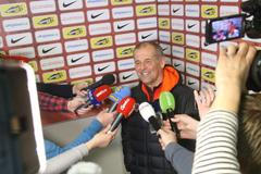 Petr Rada poprvé trénoval Spartu. Úsměvy rozdával na potkání