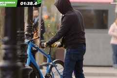 Zloděj kradl kola před očima lidí