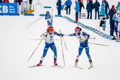 SP Pokljuka, štafeta Ž: Gabriela Koukalová (vlevo) a Veronika Vítková