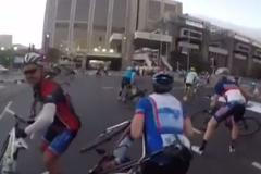 Vichřice rvala cyklistům kola z rukou. Nedokázali ani nasednout a závod se zrušil