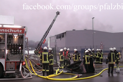 Na západě Německa hoří chemička. Hrozilo, že vybuchne