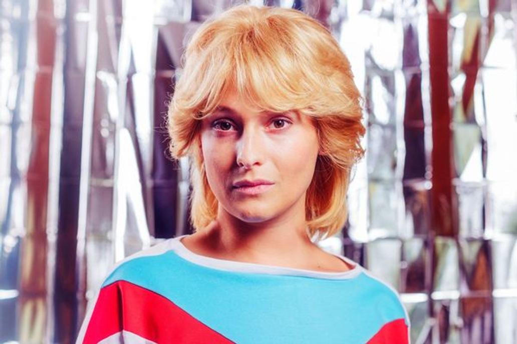 Anna Fialová jako Iveta Bartošová.