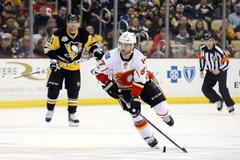 Michael Frolík v dresu Calgary Flames