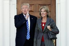 Betsy DeVosová, Donald Trump