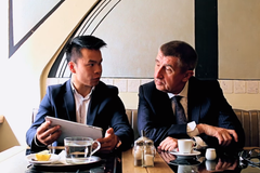 Ministr financí Andrej Babiš zve na setkání v tržnici Sapa