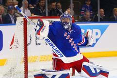 Henrik Lundqvist (New York Rangers) v NHL 2014-15