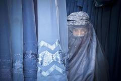 Afghánská žena v burce - islám