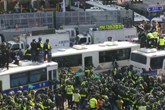 Při protestech proti odvolání prezidentky v Jižní Koreji zemřeli dva lidé