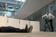 Prý neumíme jezdit na kole, říká mistr světa v biketrialu Josef Dressler, tak si to Martin vyzkoušel