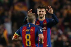 LM, Barcelona- Paris St Germain: radost Barcelony - Andres Iniesta a Gerard Piqué