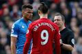 Zlatan Ibrahimovic a Tyrone Mings